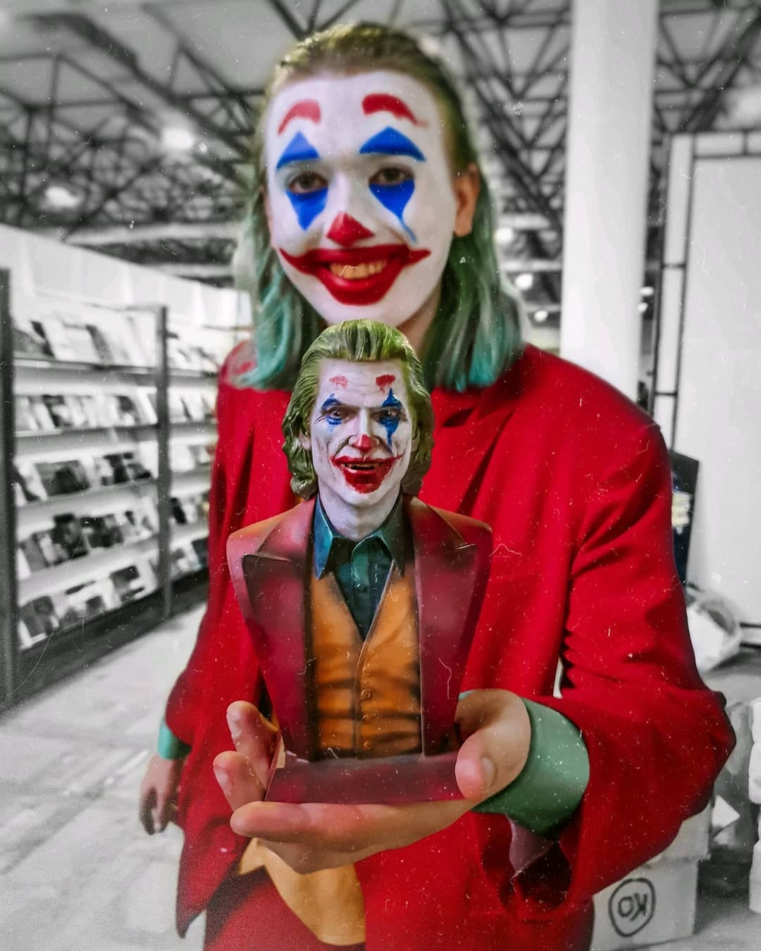 Joker Figurine - Joaquin Phoenix Version (2019) — view 3