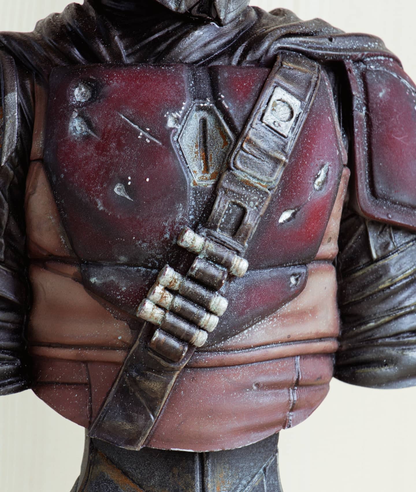 Mandalorian Bust with Grogu - Star Wars — view 4