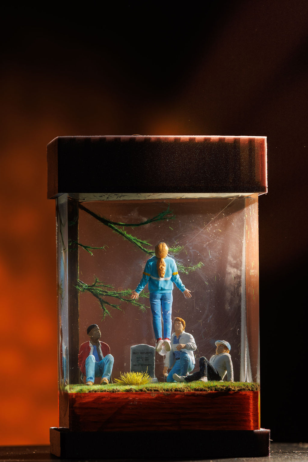 Miniature diorama Stranger things, Max Mayfield, with people around a grave in a glass epoxy lamp on a dark background,  gift for stranger things fans