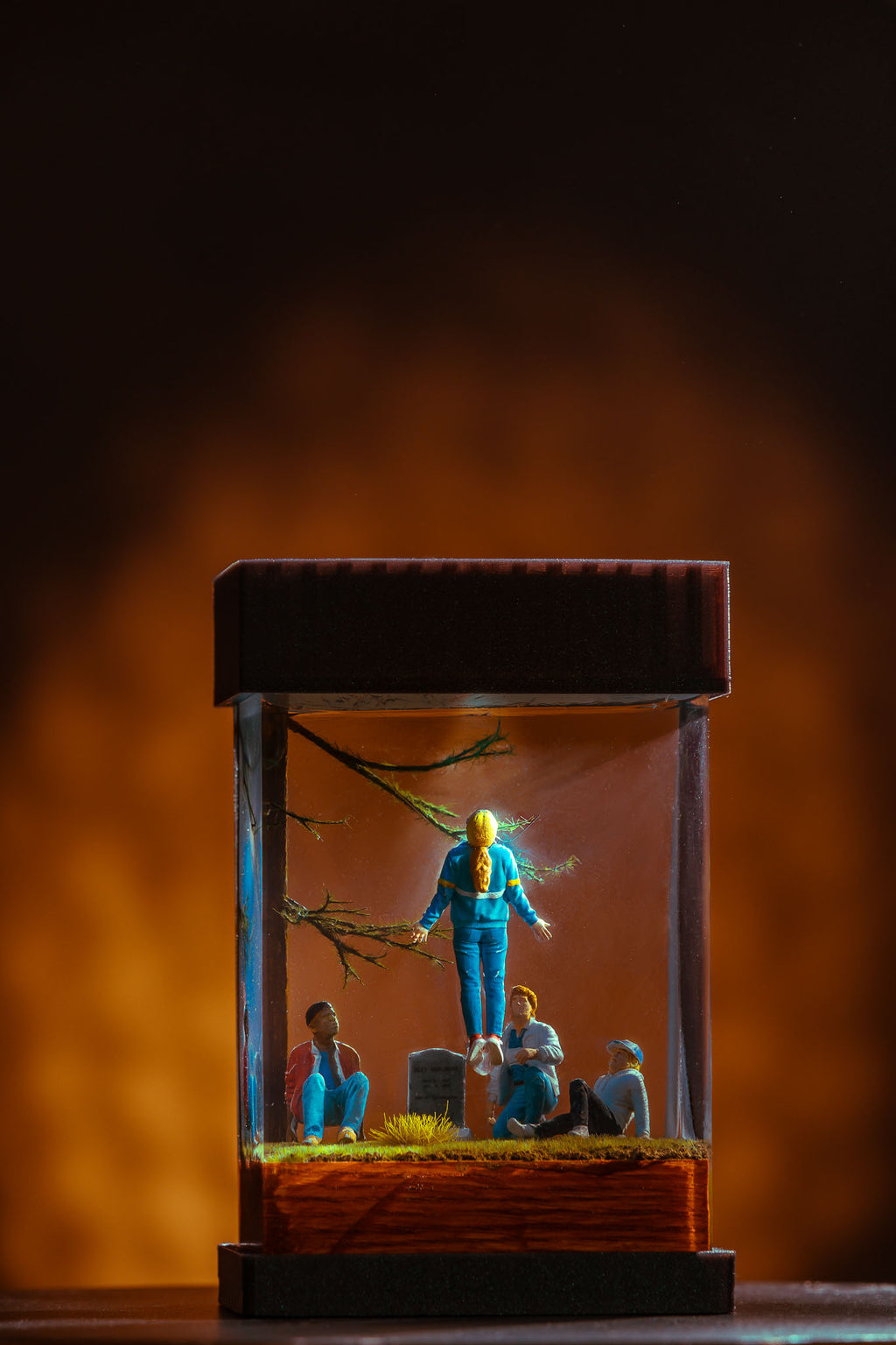 Miniature diorama Stranger things, Max Mayfield, with people around a grave in a glass epoxy lamp on a dark background,  gift for stranger things fans