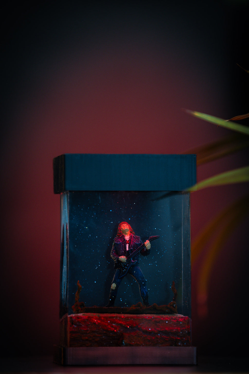 Miniature diorama Stranger things, Eddie Munson guitar scene, glass epoxy lamp, gift for stranger things fans