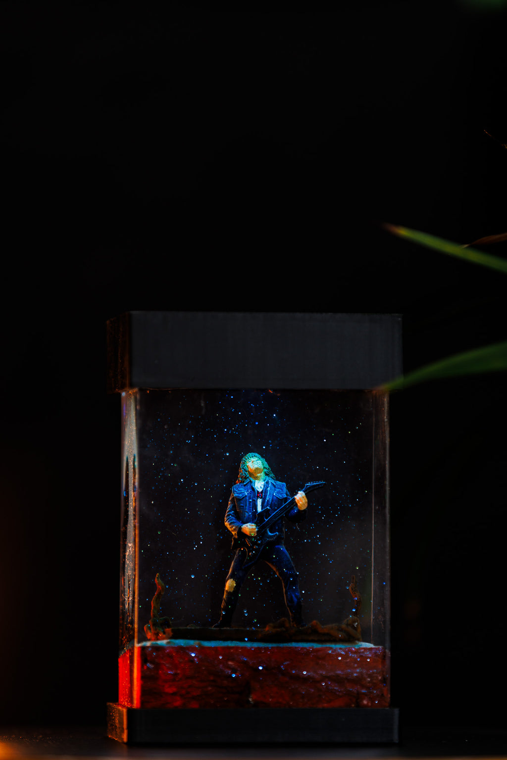 Miniature diorama Stranger things, Eddie Munson guitar scene, glass epoxy lamp, gift for stranger things fans