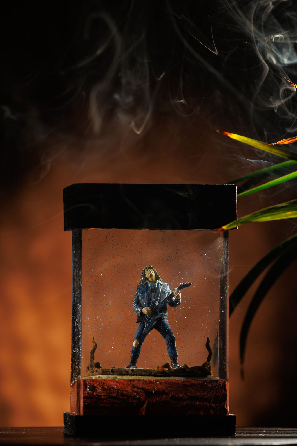 Miniature diorama Stranger things, Eddie Munson guitar scene, glass epoxy lamp, gift for stranger things fans