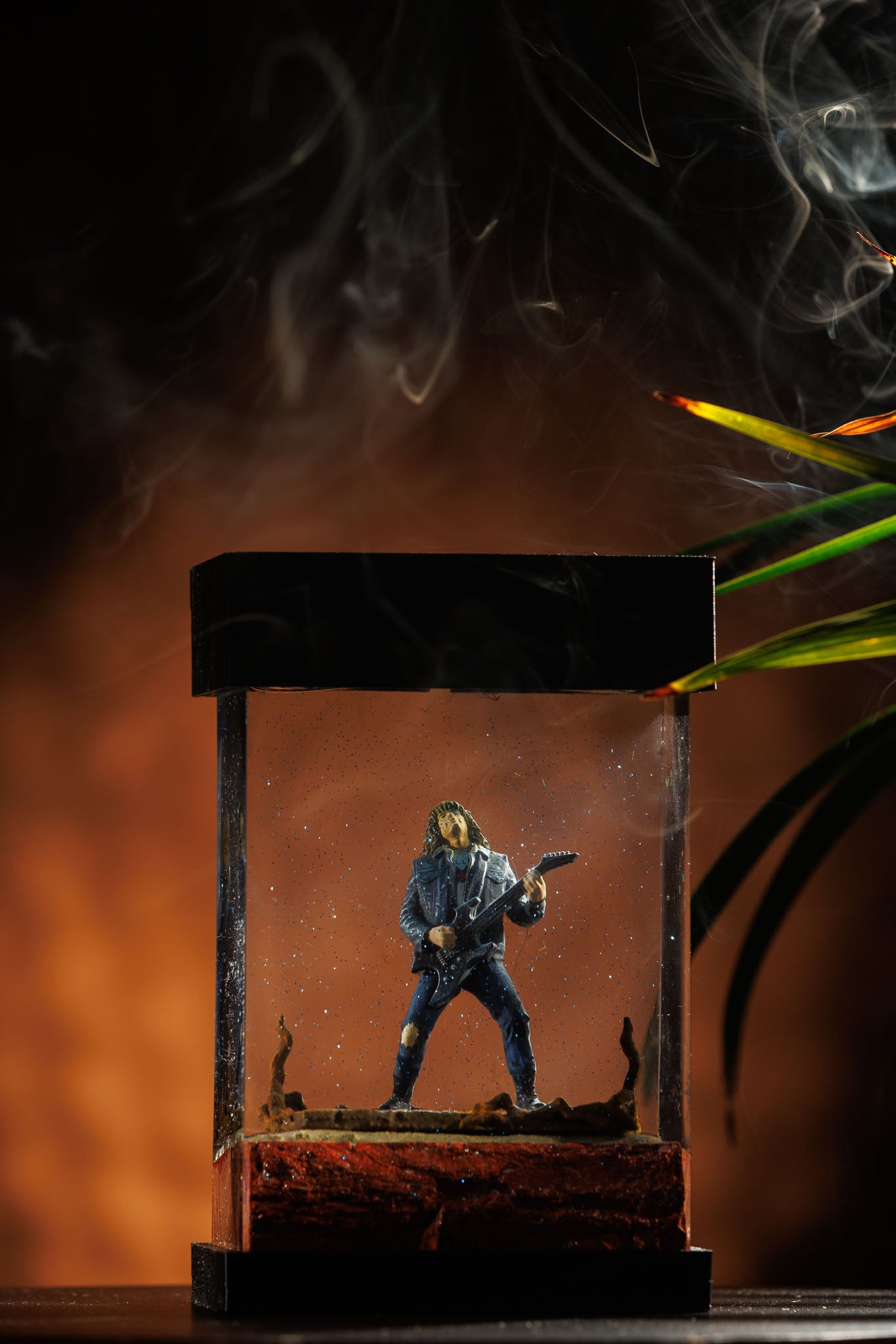 Miniature diorama Stranger things, Eddie Munson guitar scene, glass epoxy lamp, gift for stranger things fans