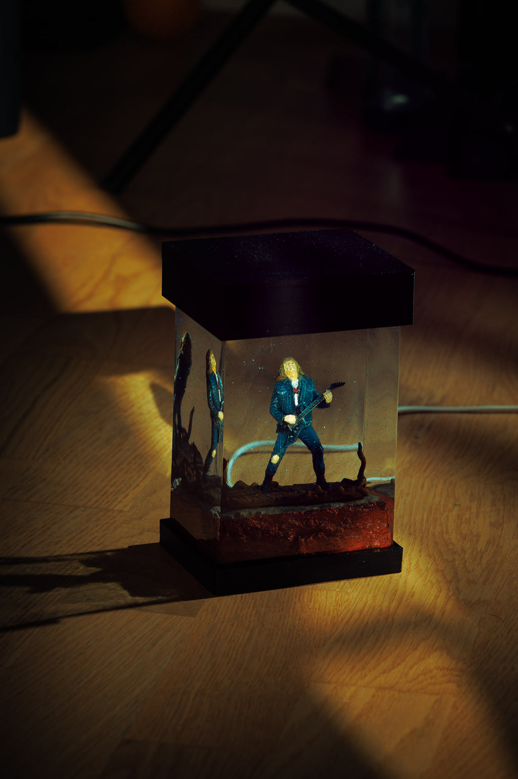 Miniature diorama Stranger things, Eddie Munson guitar scene, glass epoxy lamp, gift for stranger things fans