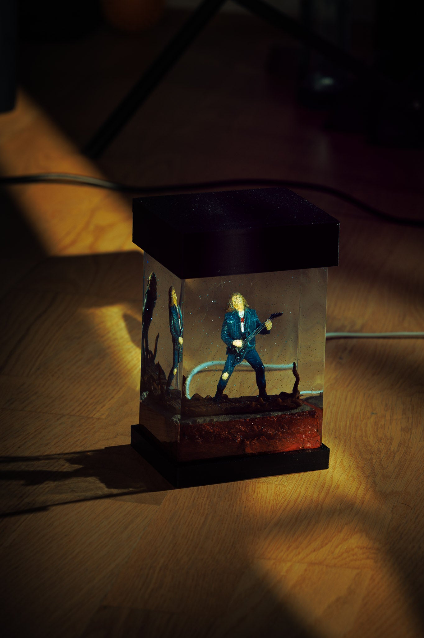 Miniature diorama Stranger things, Eddie Munson guitar scene, glass epoxy lamp, gift for stranger things fans