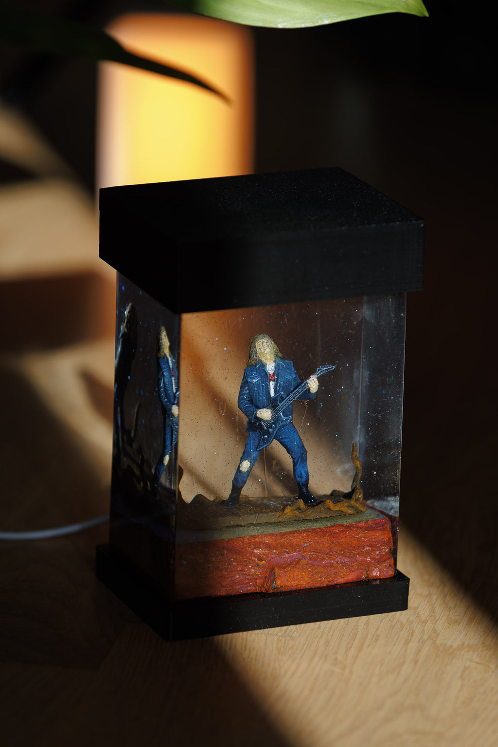 Miniature diorama Stranger things, Eddie Munson guitar scene, glass epoxy lamp, gift for stranger things fans