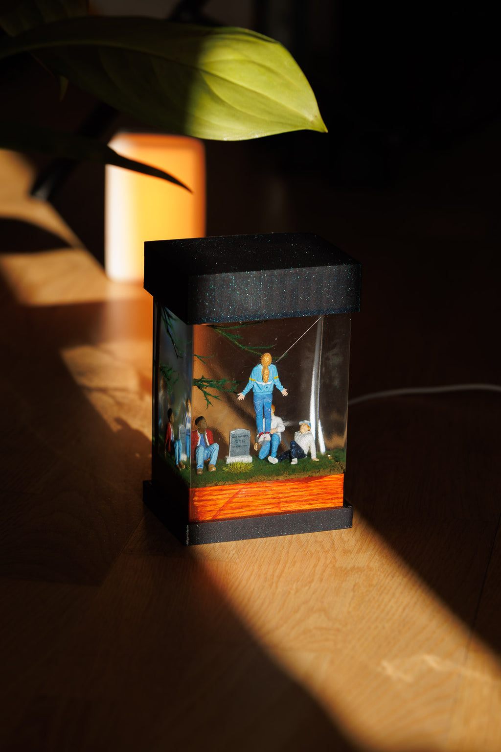 Miniature diorama Stranger things, Max Mayfield levitating, with people around a grave in a glass epoxy lamp on a dark background,  gift for stranger things fans