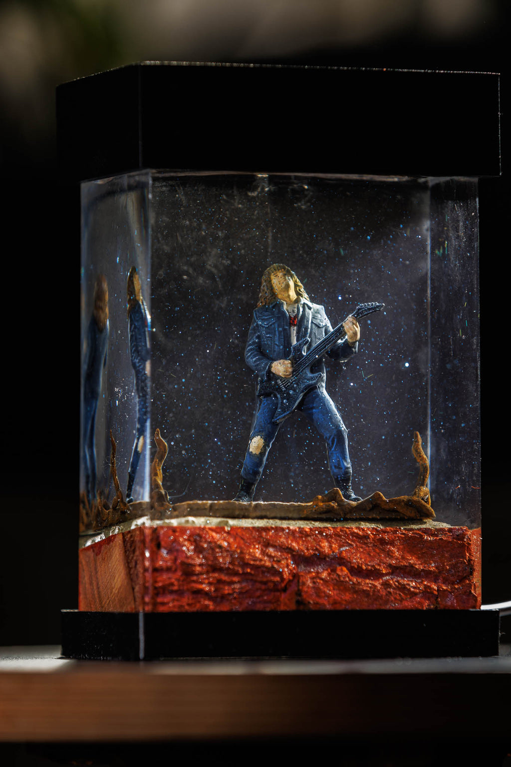Miniature diorama Stranger things, Eddie Munson guitar scene, glass epoxy lamp, gift for stranger things fans