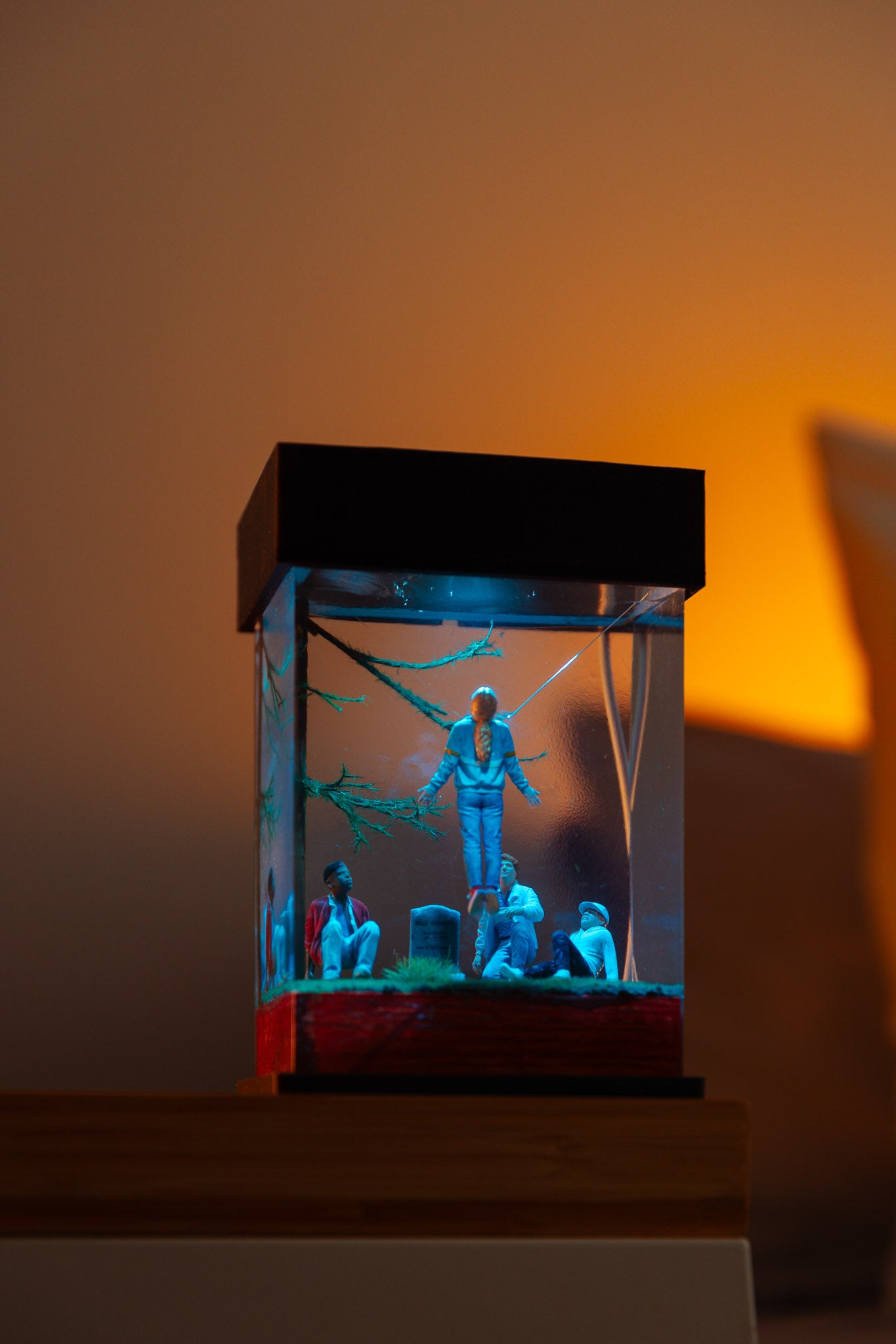 Miniature diorama Stranger things, Max Mayfield levitating, with people around a grave in a glass epoxy lamp on a dark background,  gift for stranger things fans