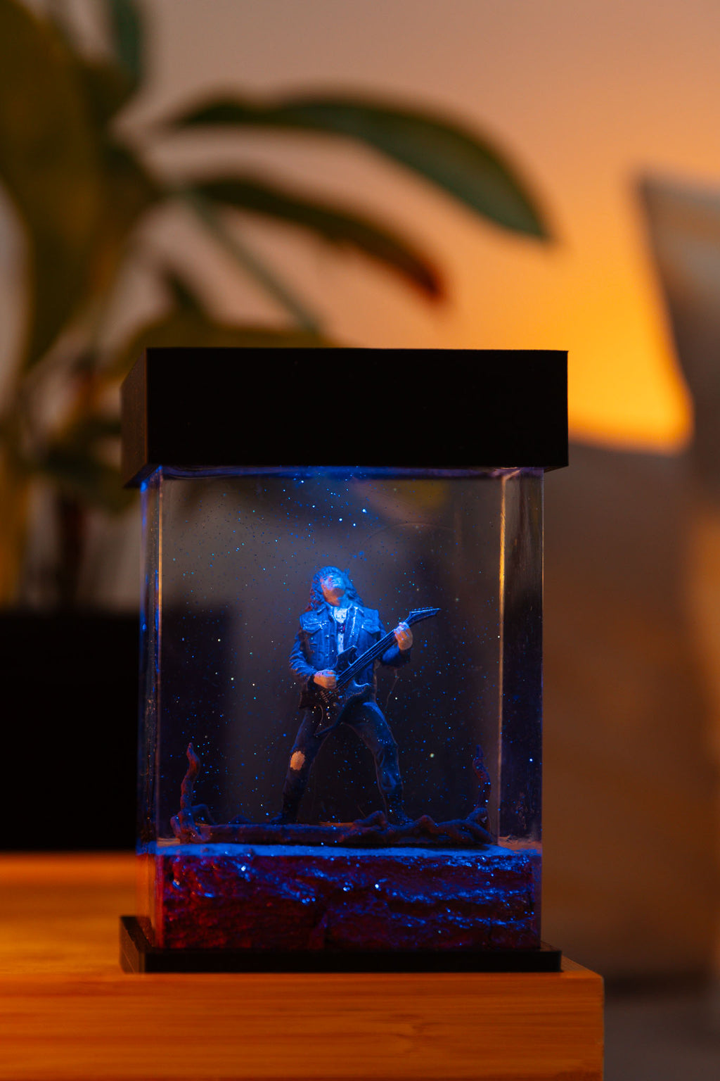 Miniature diorama Stranger things, Eddie Munson guitar scene, glass epoxy lamp, gift for stranger things fans