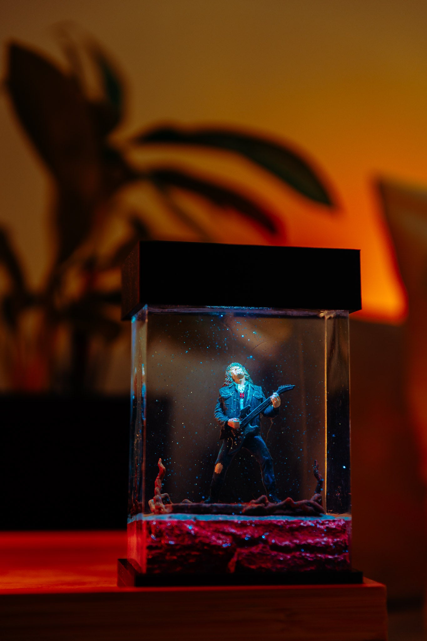 Miniature diorama Stranger things, Eddie Munson guitar scene, glass epoxy lamp, gift for stranger things fans