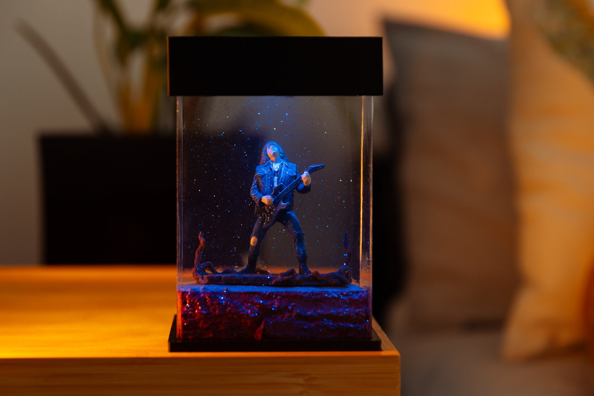 Miniature diorama Stranger things, Eddie Munson guitar scene, glass epoxy lamp, gift for stranger things fans